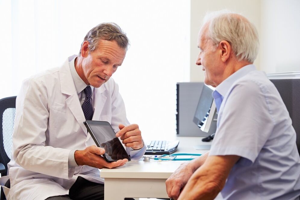 Paziente con prostatite a un appuntamento medico per un medico